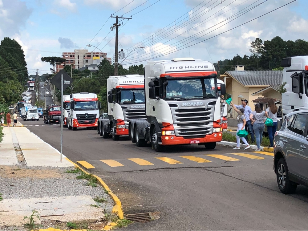 Cerca de duas mil pessoas participam do almoço na Festa dos Motoristas de Garibaldi