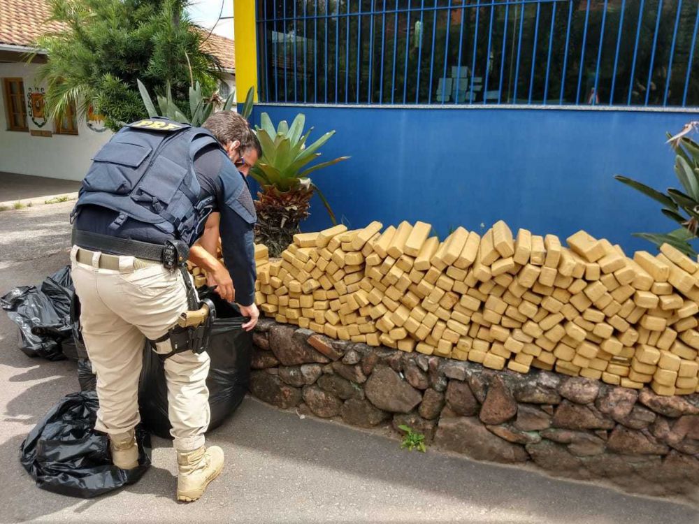 PRF apreende mais de 300 kg de maconha na BR – 470