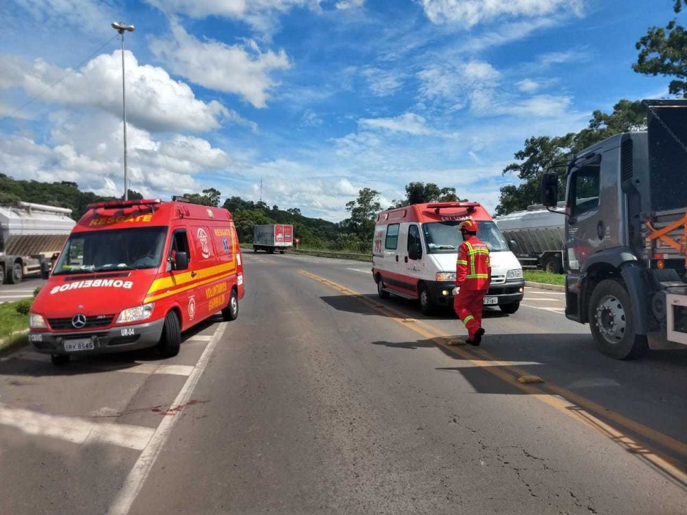 Motorista de caminhão é atropelado em frente ao Posto do Avião