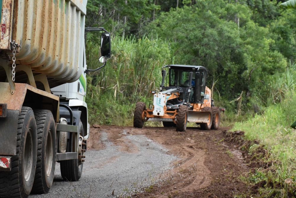 Melhorias estão sendo efetuadas em vias do interior de Imigrante