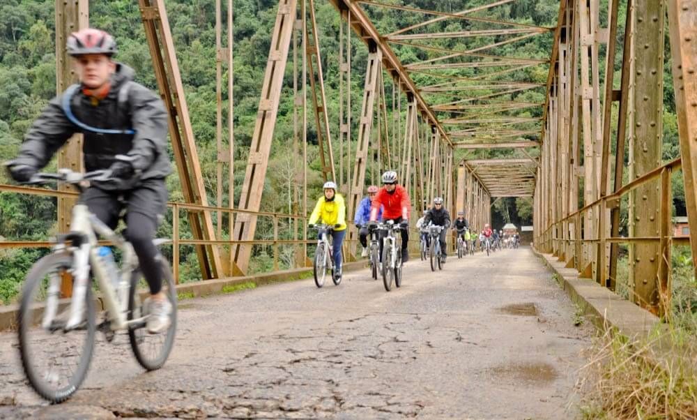 Projeto leva turistas de bicicleta a cinco roteiros da Serra