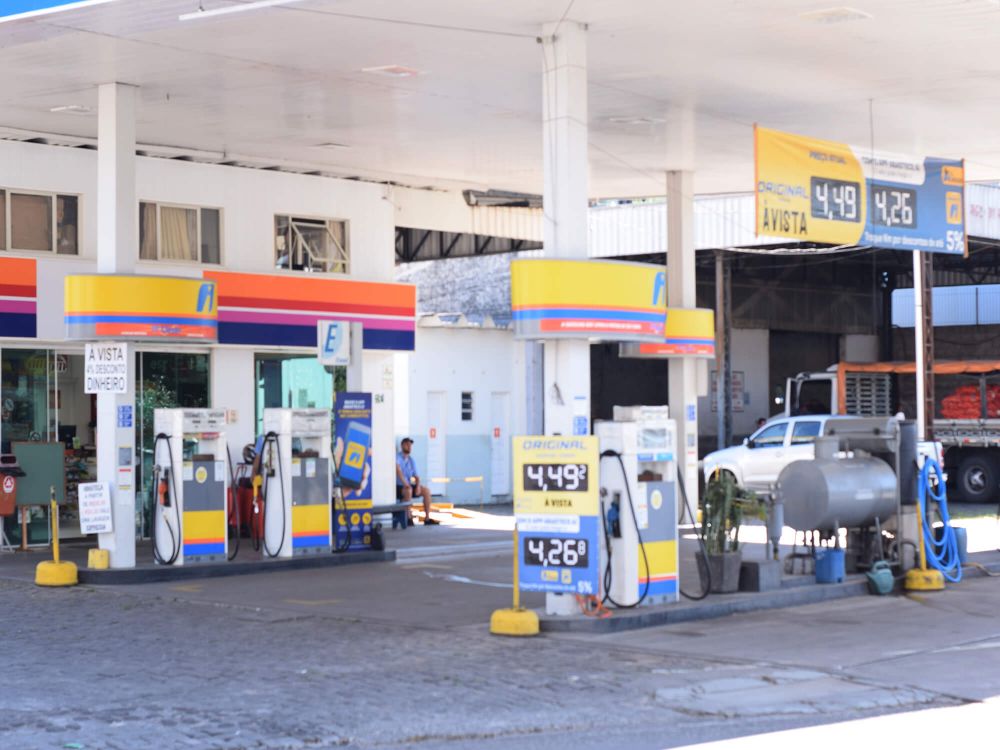 Postos de Carlos Barbosa e Garibaldi registram queda no preço do combustível