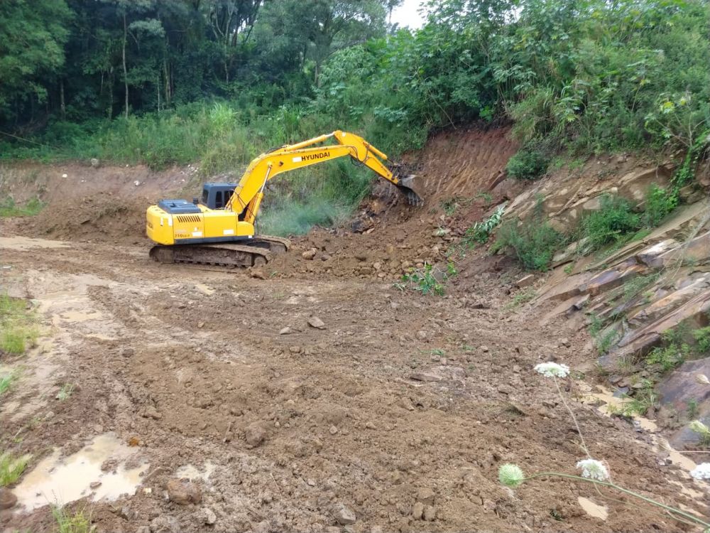 Finalizada terraplenagem da construção do ginásio no bairro Vale Verde