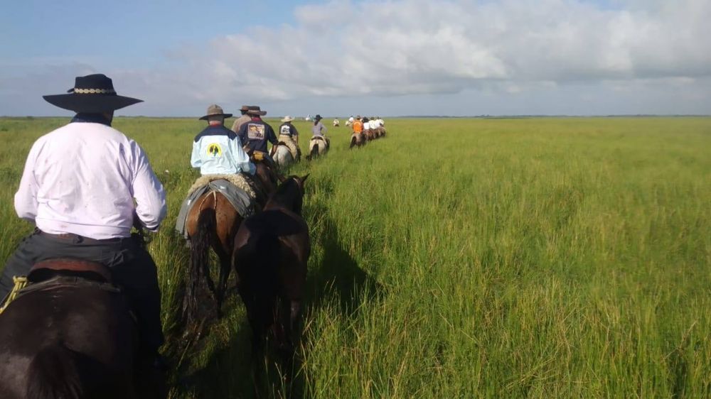 Cavalarianos de Carlos Barbosa e Garibaldi participam de cavalgada na região Sul do Estado