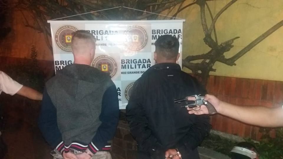 Brigada Militar prende dupla armada no centro de Garibaldi