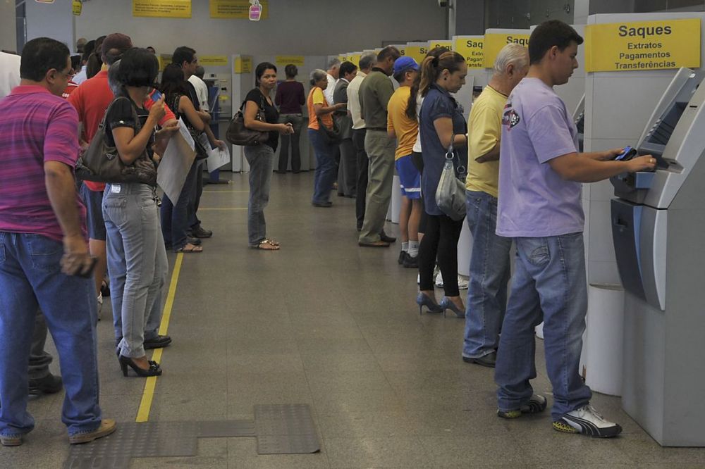 Agências bancarias só voltam a funcionar ao meio dia da quarta-feira