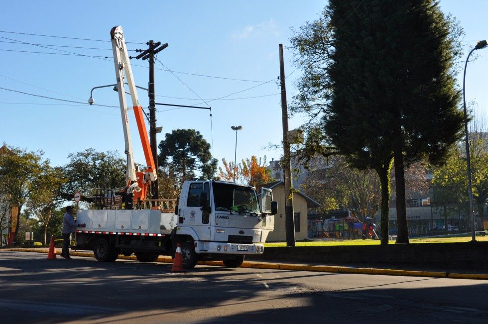 Mais de 300 pontos de iluminação pública receberam manutenção em Carlos Barbosa