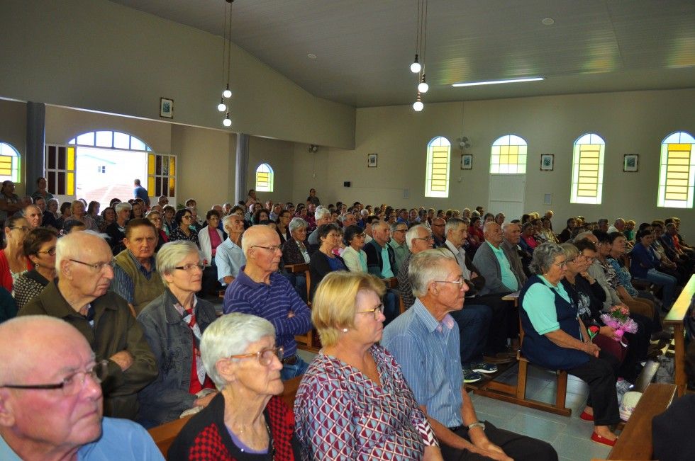 Cerca de 200 idosos participam de Romaria em Carlos Barbosa