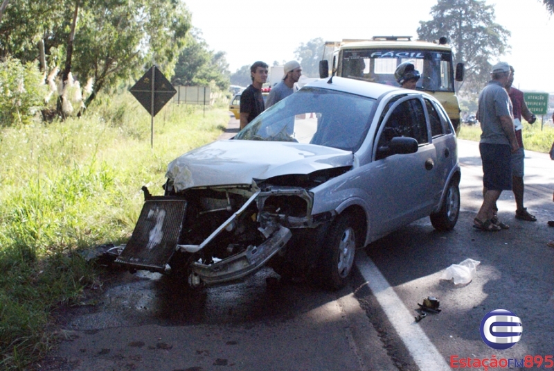 Colisão entre três veículos deixa uma pessoa  ferida em Garibaldi