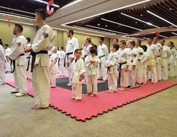 Cerca de 300 competidores participaram de torneio de Taekwondo em Bento