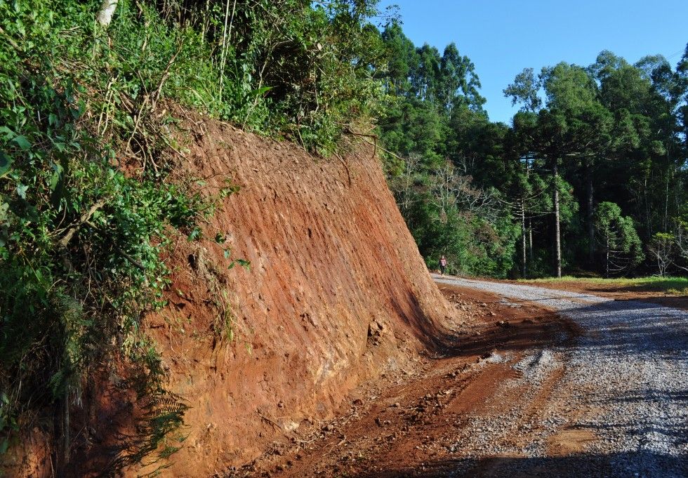 Alargamento da estrada de Santo Antônio de Castro é concluído 