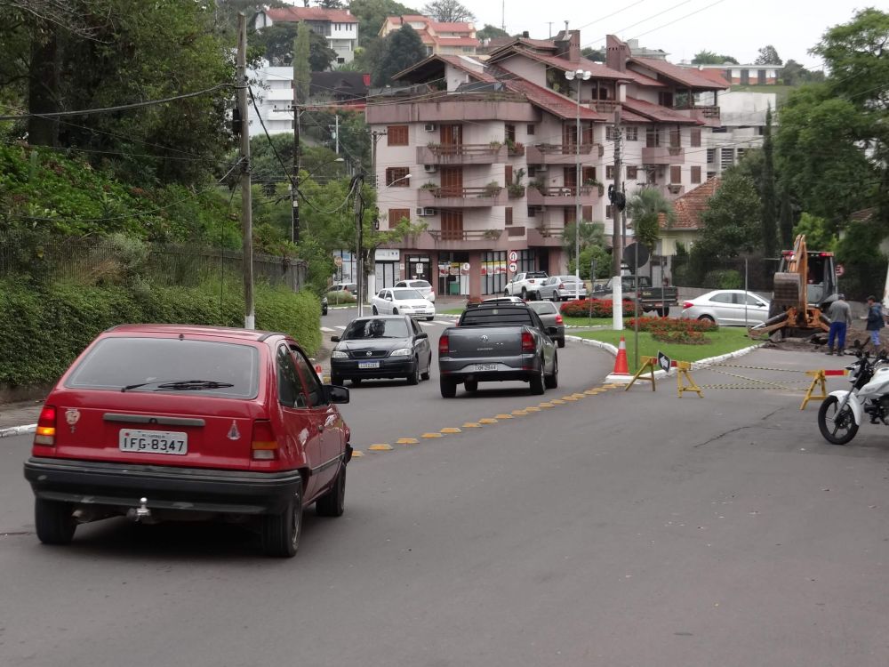 Adutora rompe e bairros de Garibaldi ficam sem água