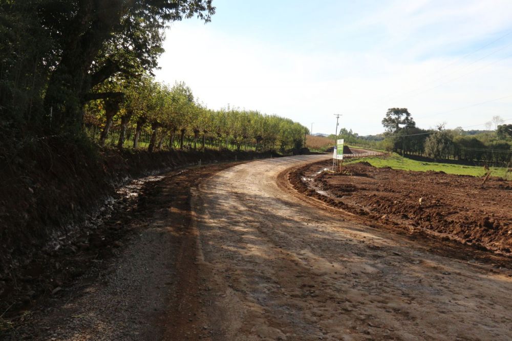 Garibaldi inicia obras de pavimentação no interior