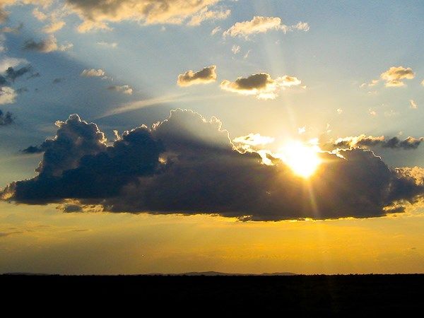 Feriado com sol e chuvas esparsas na região