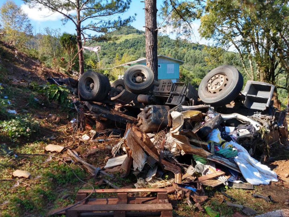 Caminhoneiro morre após acidente na ERS - 431