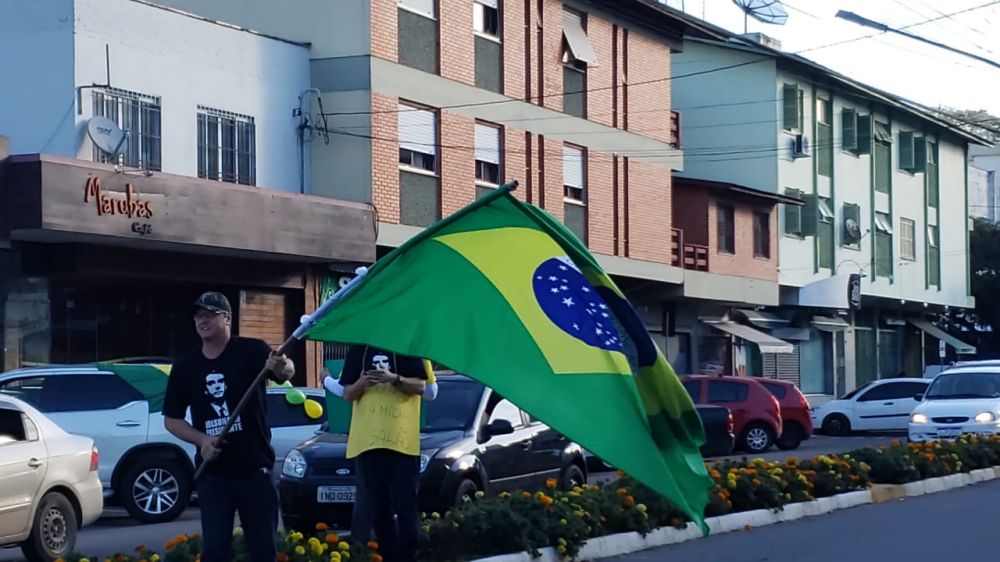 Manifestação pró-Bolsonaro ocorreu em Garibaldi e  Farroupilha