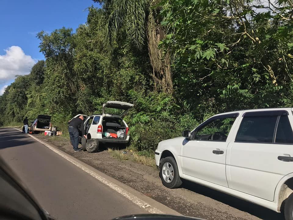 ERS 446: Fila para consertar pneus na rodovia abandonada pelo governo