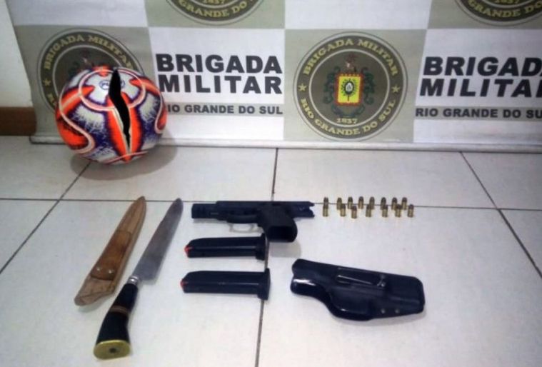 Jogador do Brasil de Farroupilha é preso com arma escondida em bola