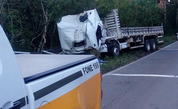 Caminhoneiro morre após acidente entre Farroupilha e São Vendelino