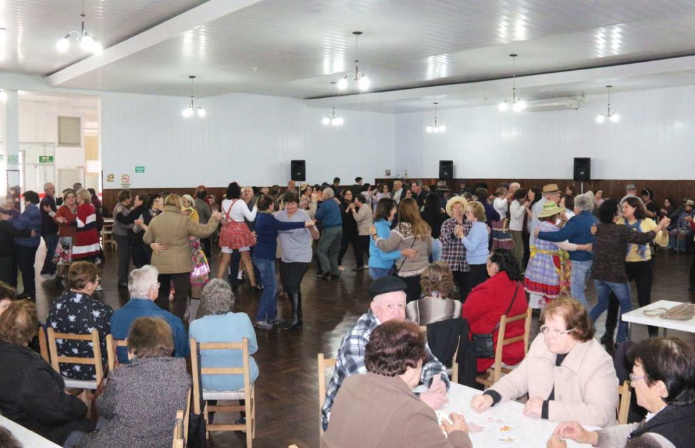 Festa Junina animou idosos em Garibaldi