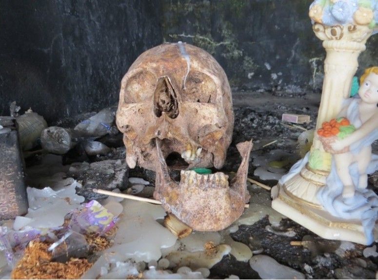 Crânio é encontrado após ritual em cemitério de Farroupilha