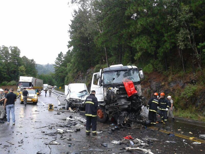 Grave acidente deixa pelo menos dois mortos e dois feridos na Rota do Sol