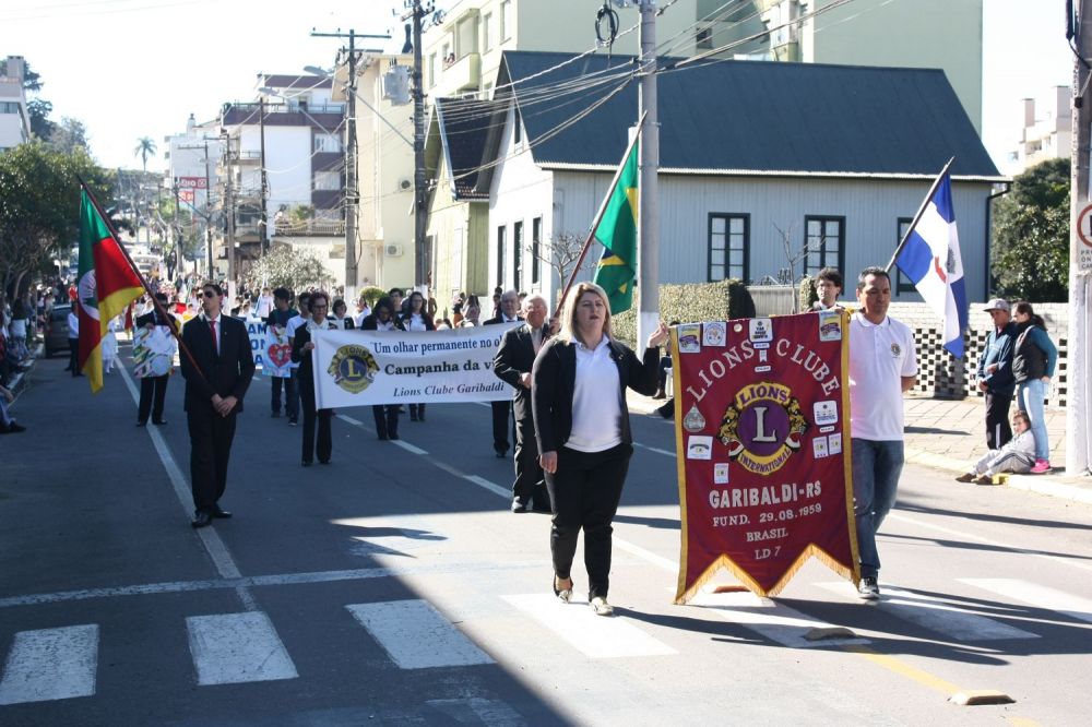 Mais de 40 entidades participam do Desfile Cívico em Garibaldi 