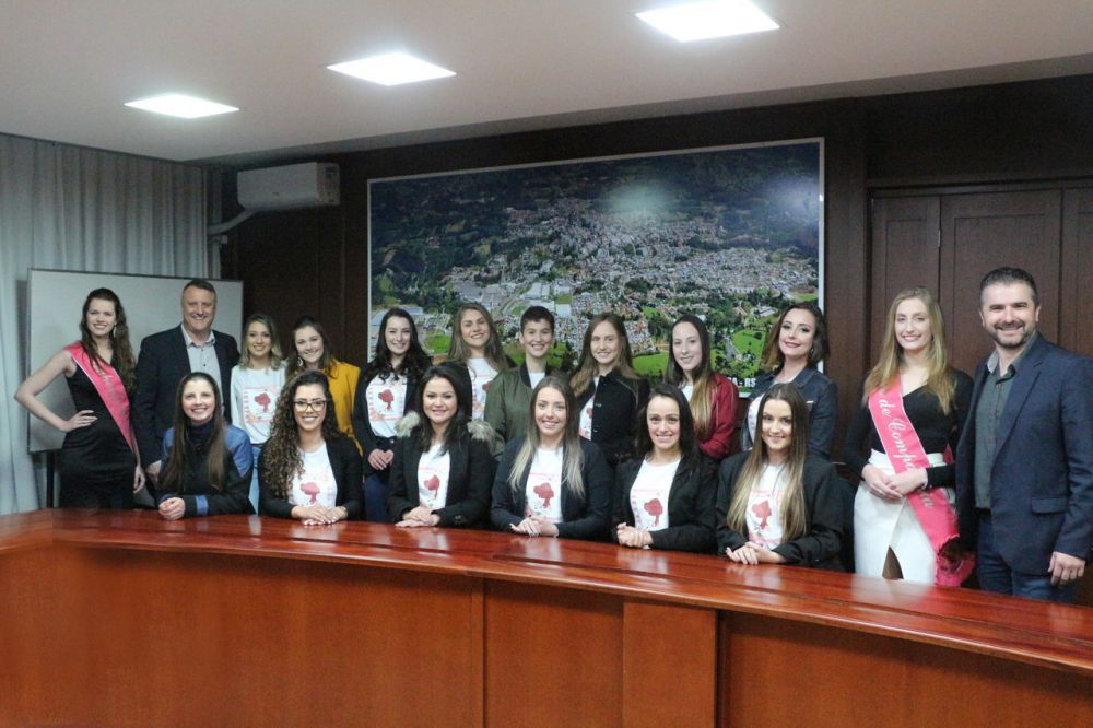 Candidatas a Senhorita Festiqueijo são apresentadas