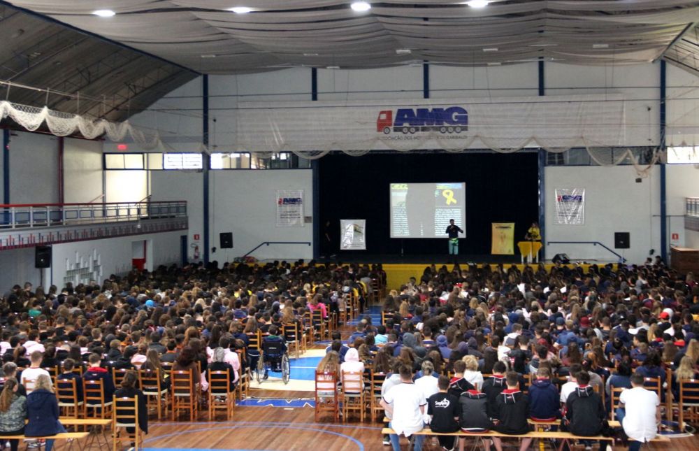 Cerca de 2 mil pessoas em seminário de prevenção ao suicídio