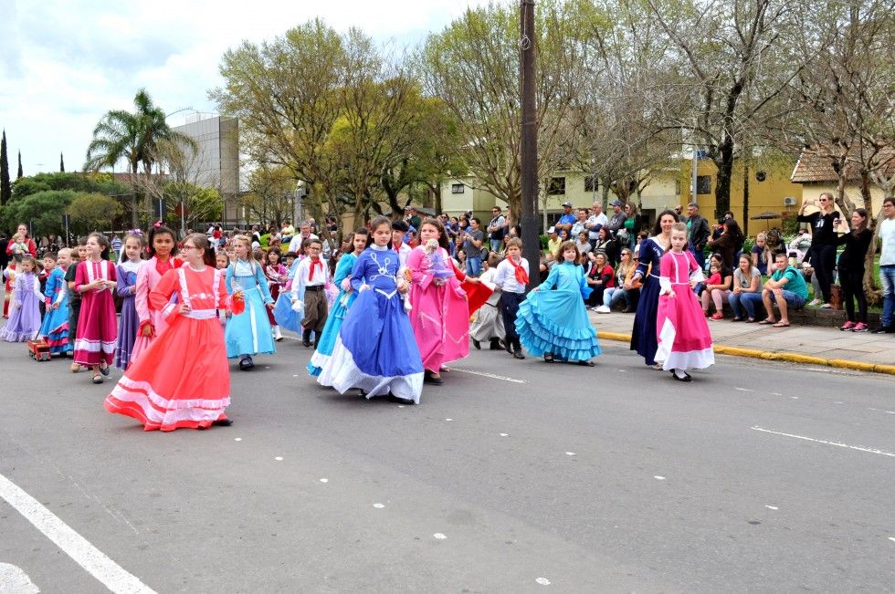 Desfile Farroupilha nesta sexta-feira em Carlos Barbosa