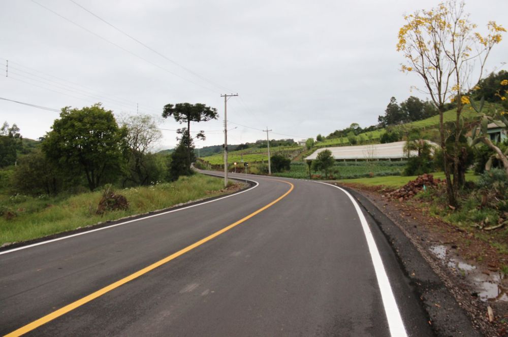 Mais ruas são pavimentadas durante o aniversário de Garibaldi