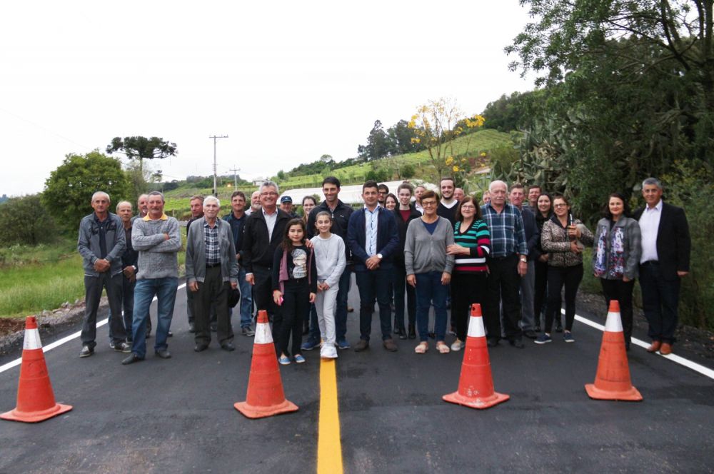 Mais ruas são pavimentadas durante o aniversário de Garibaldi