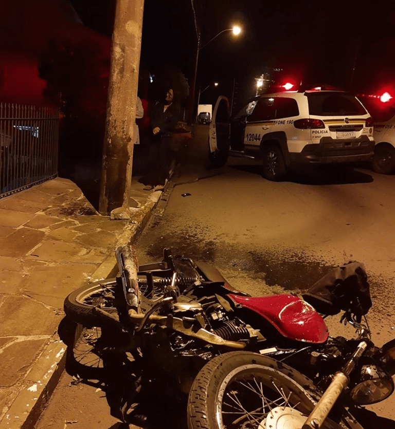 Motociclista morre após colidir contra poste em Bento Gonçalves