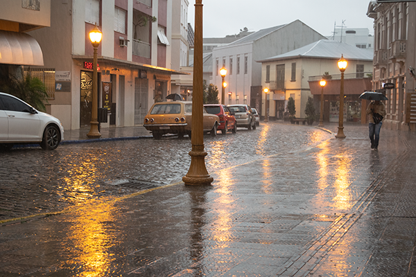 Semana inicia com chuva na região