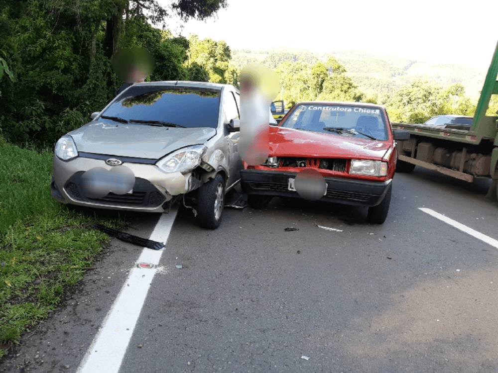 Cinco automóveis envolvidos em engavetamento em Bento Gonçalves