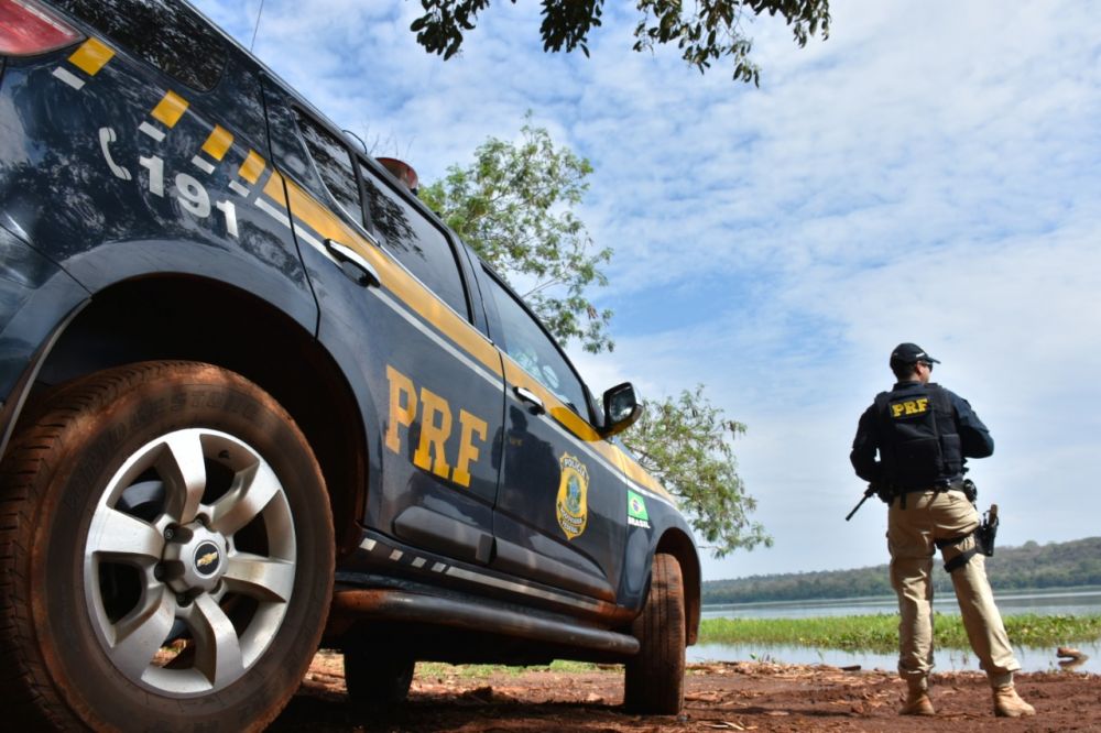 PRF realiza operação na BR-470 para prevenir acidentes neste feriado