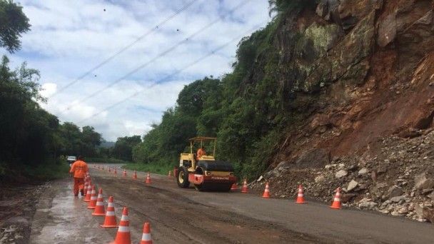 ERS-122 segue bloqueada entre Farroupilha e São Vendelino