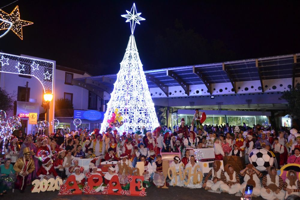 Desfile da APAE abre as comemorações natalinas em Garibaldi