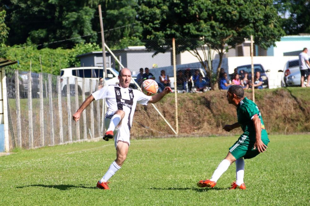 Paulina e Tuiuty disputam final da Copa Colonial de Futebol em Bento