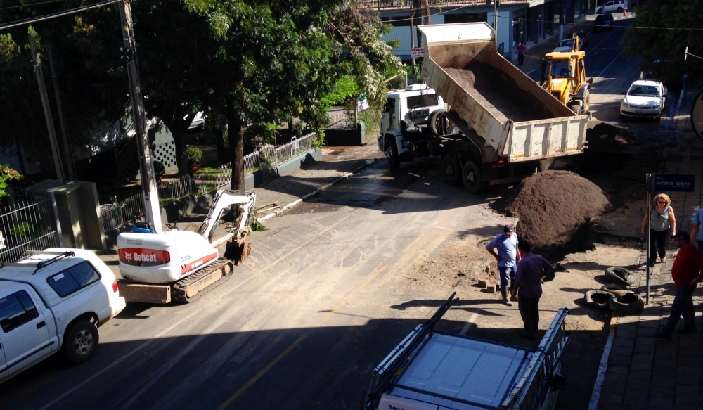 Garibaldi: Cano estoura e rua Batista João Carraro é bloqueada