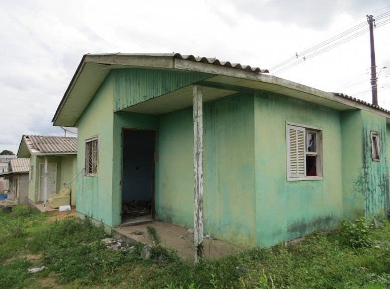 Casas construídas para PMs estão abandonadas em Farroupilha