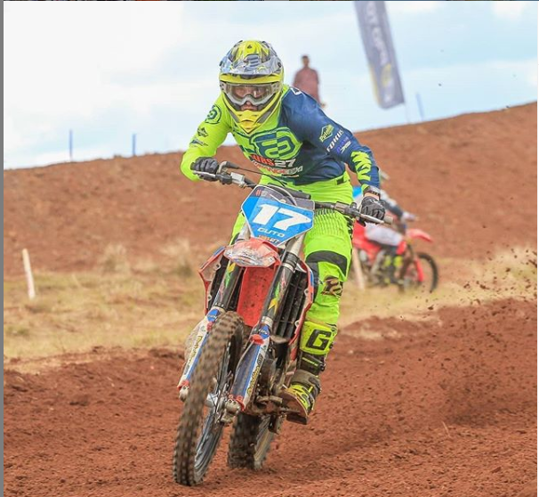 Guto no lugar mais alto do pódio na Copa Verão de Motocross 2020