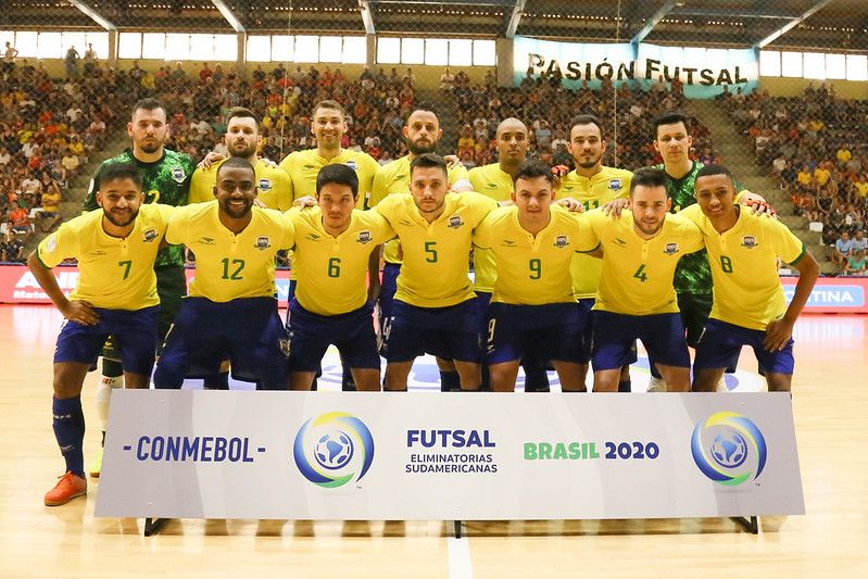 Brasil vence Paraguai e encaminha classificação nas Eliminatórias