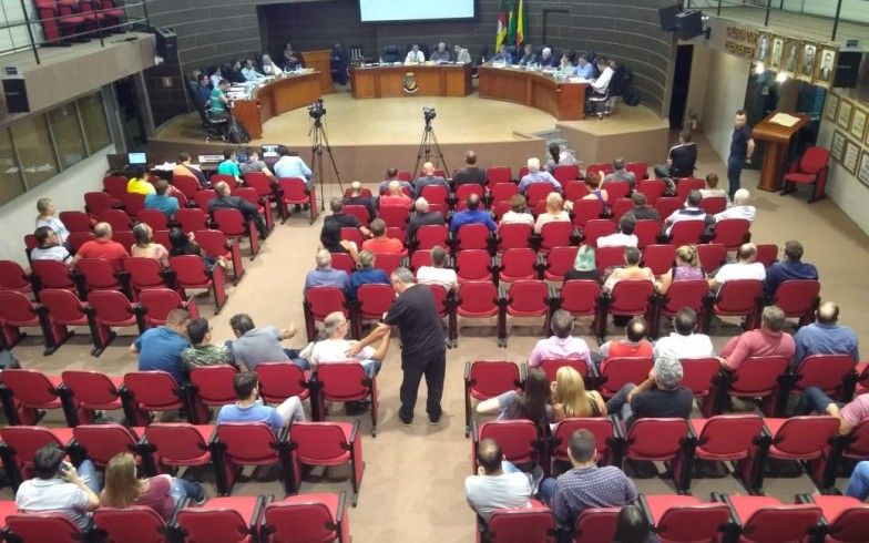 Vereadores de Farroupilha acolhem pedido de impeachment contra o prefeito