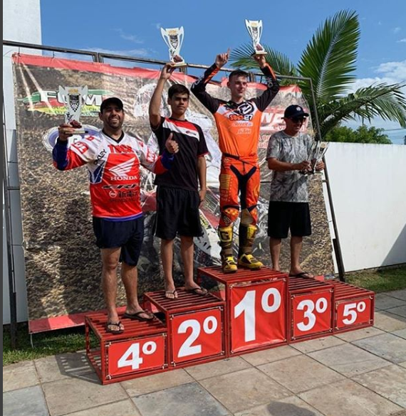 Guto traz para Garibaldi a taça da Copa Verão de Motocross 2020