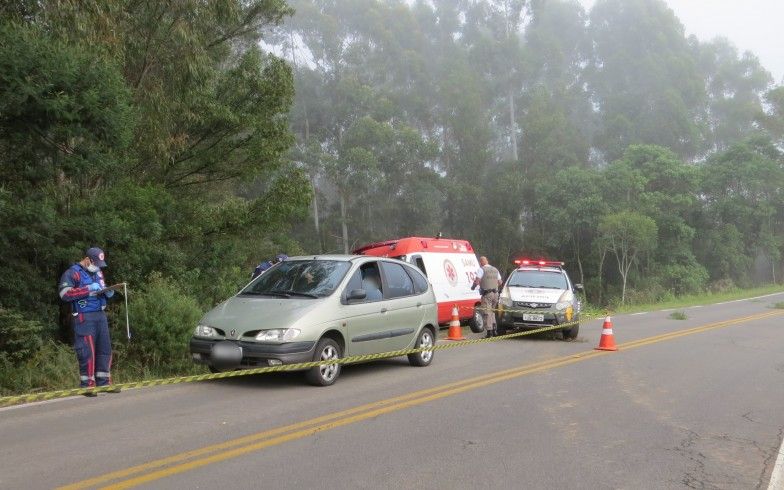 Homem é encontrado morto dentro de veículo no acesso à Caravaggio