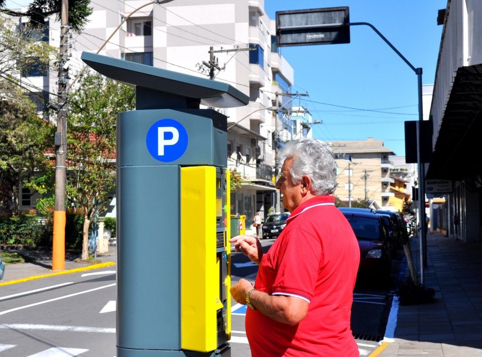 Zona azul volta a ser cobrada nesta terça em Carlos Barbosa