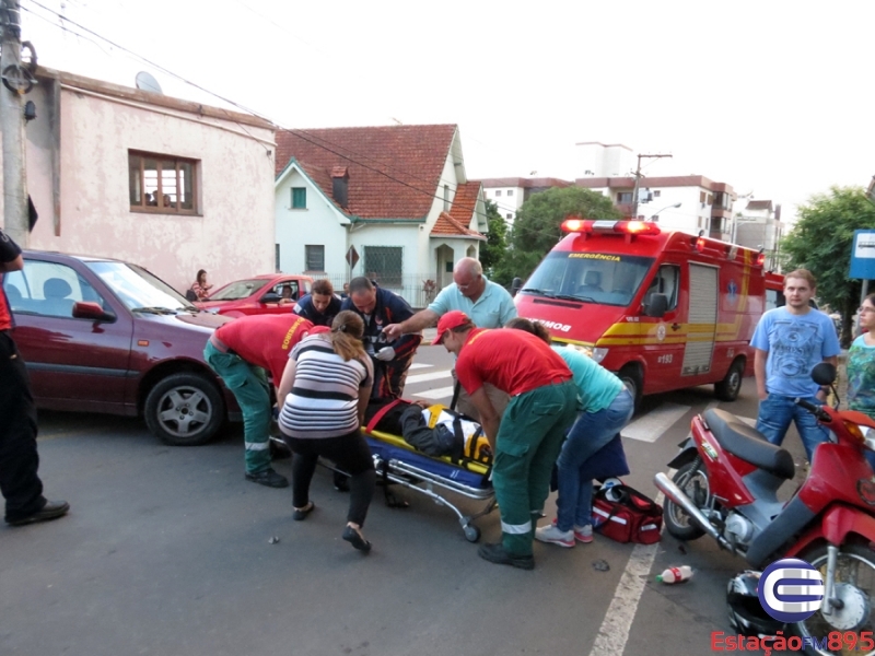 Motociclista ferido após colisão no Centro de Carlos Barbosa