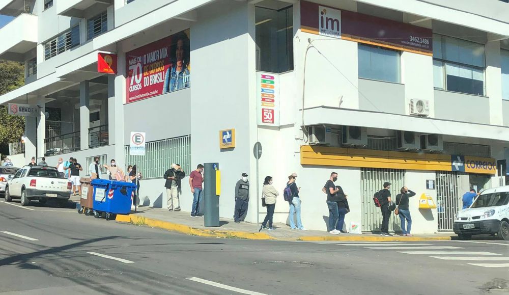 Comunidade reclama da demora na fila dos Correios em Garibaldi