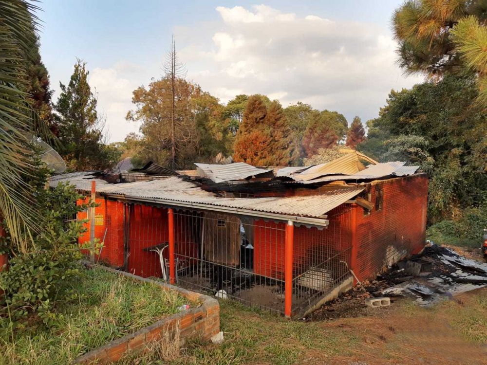 Incêndio destrói imóvel  em Tamandaré